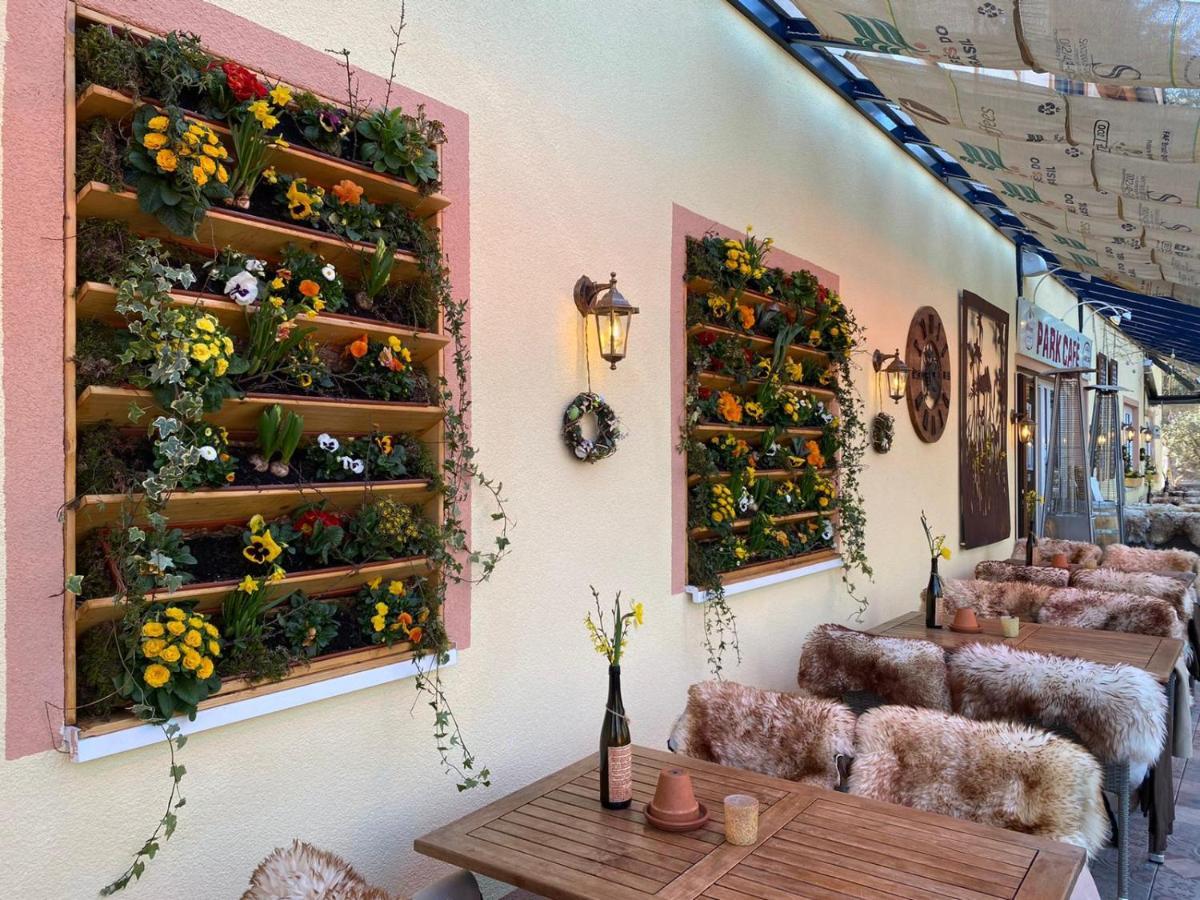 Ferienwohnungen Park Cafe Am Kurpark Bernkastel-Kues Bagian luar foto